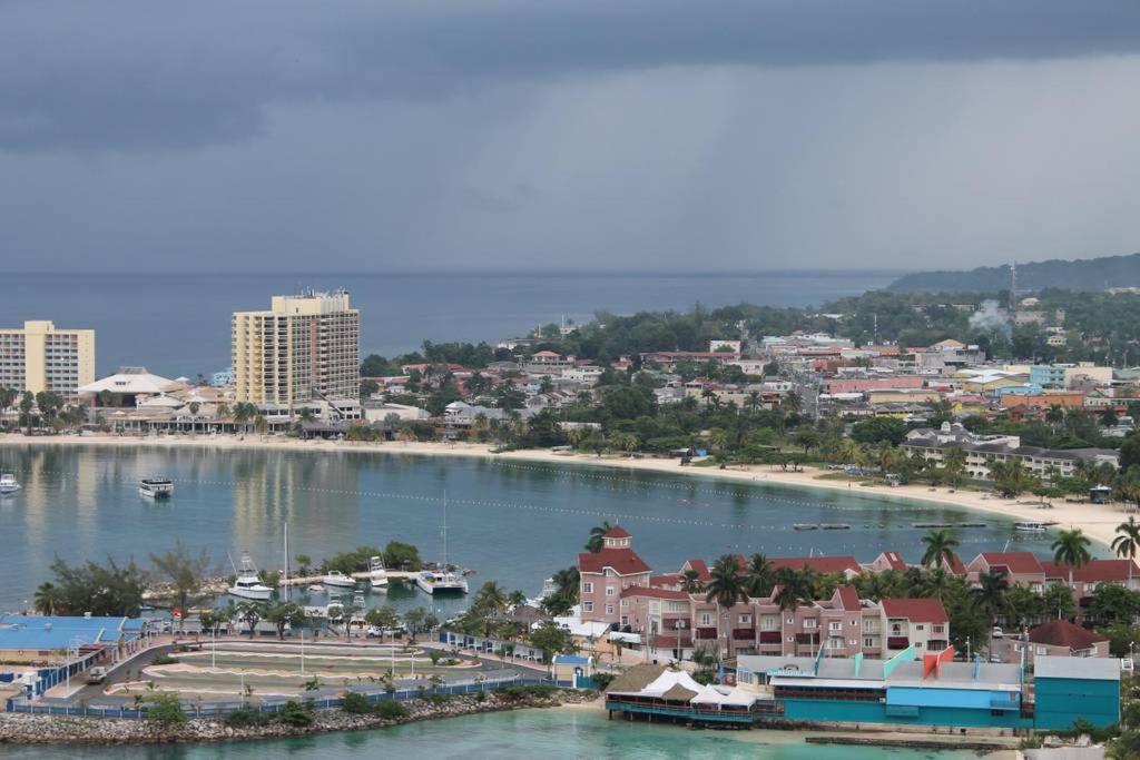 The View At Mystic Ridge Penthouse 78A Ocho Rios Quarto foto